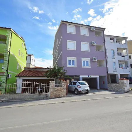 Apartman Jukan.4 *